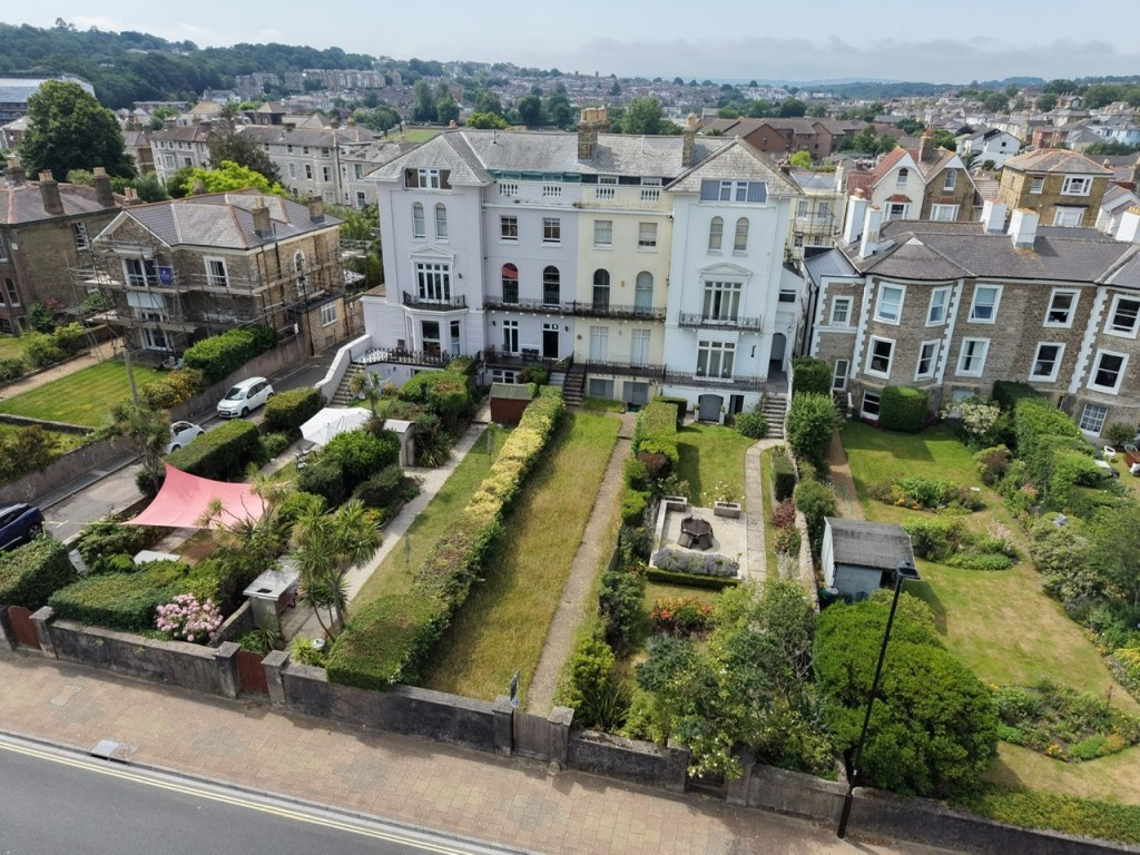 Lot: 81 - FREEHOLD SEAFRONT FIVE STOREY HOME WITH PARKING AND BEAUTIFUL BEACH AND SEA VIEWS - Reverse View of the Property and Gardens
